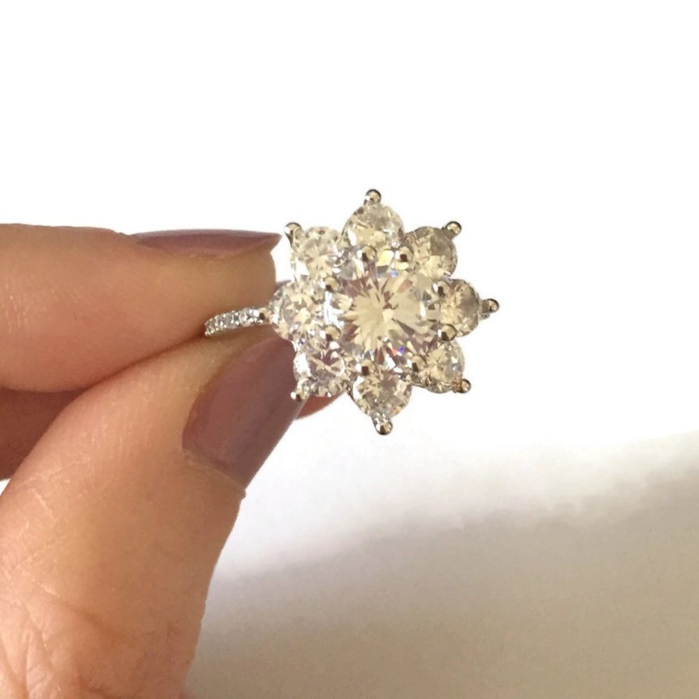 Silver & Clear CZ Rhinestone Flower Snowflake Ring - Picture 4 of 5